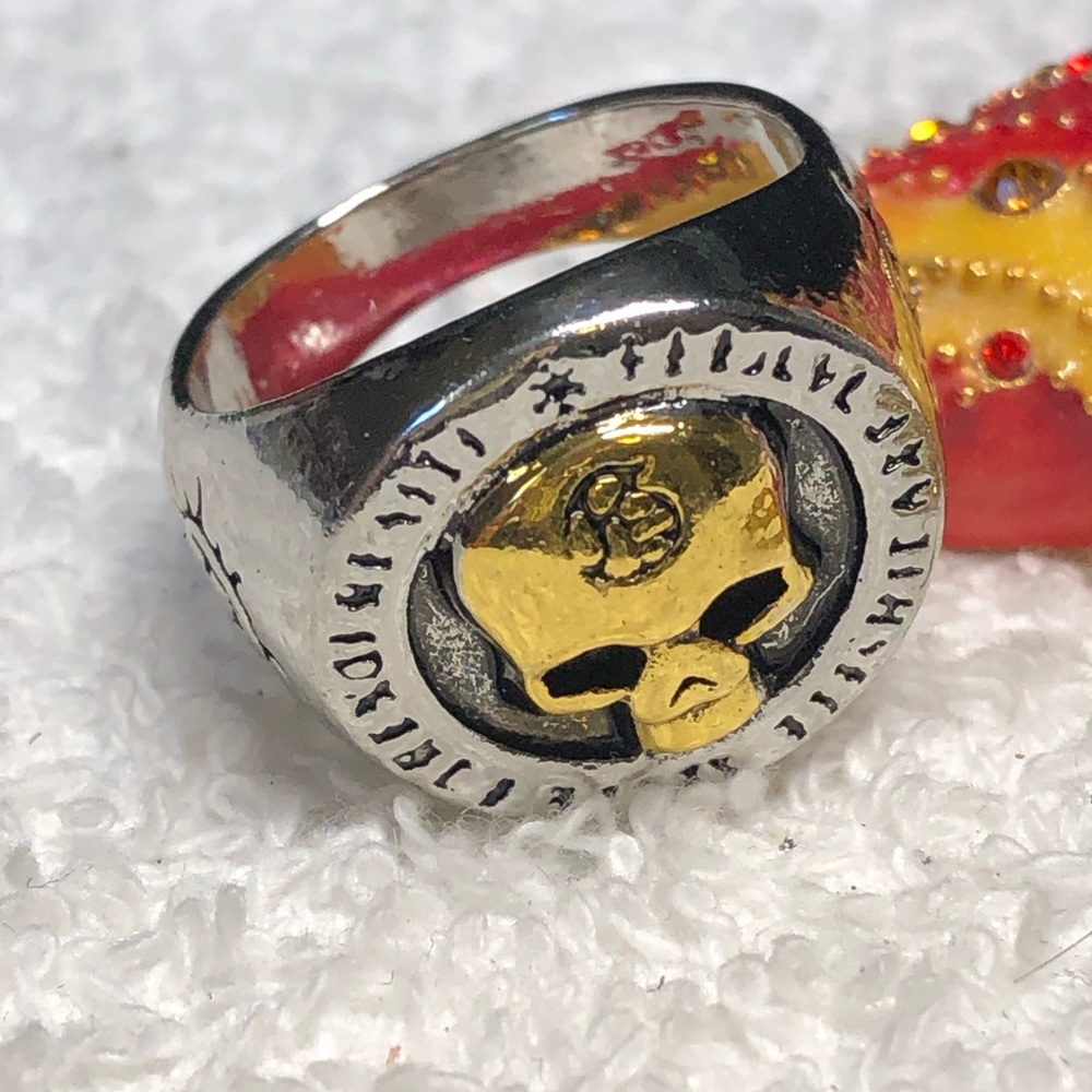 LAST CHANCE Mens skull ring -silver colored gold accent 2D - Picture 10 of 11